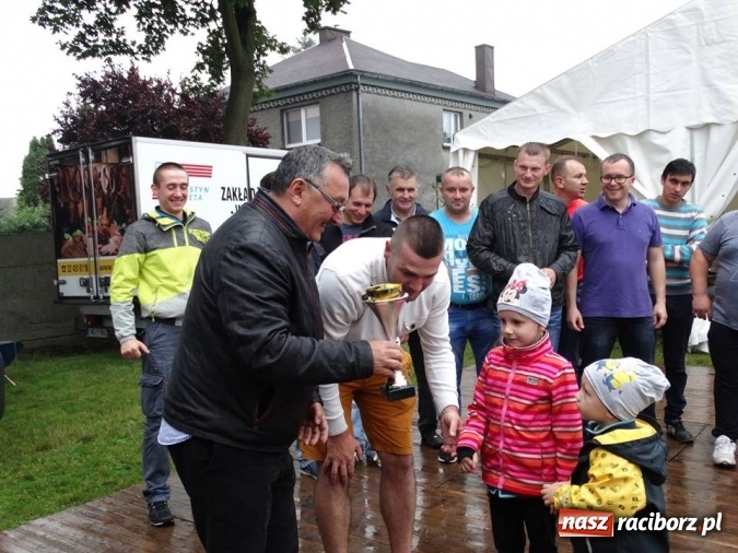 Zdjęcie w galerii na portalu naszraciborz.pl: I Festyn Rodzinny w Tworkowie za nami. Grano o Puchar Sołtysa wiadomości z regionu