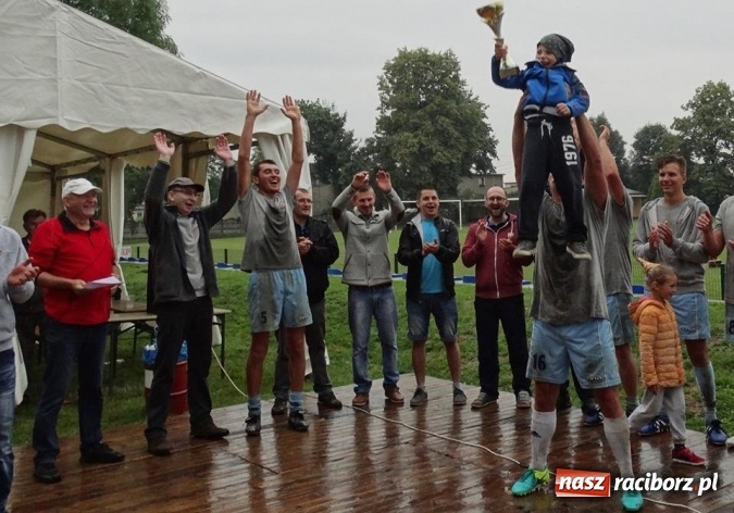 Zdjęcie w galerii na portalu naszraciborz.pl: I Festyn Rodzinny w Tworkowie za nami. Grano o Puchar Sołtysa wiadomości z regionu