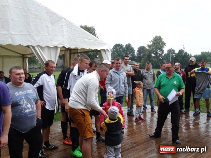 Zdjęcie w galerii na portalu naszraciborz.pl: I Festyn Rodzinny w Tworkowie za nami. Grano o Puchar Sołtysa wiadomości z regionu