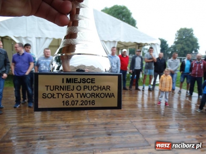 Zdjęcie w galerii na portalu naszraciborz.pl: I Festyn Rodzinny w Tworkowie za nami. Grano o Puchar Sołtysa wiadomości z regionu