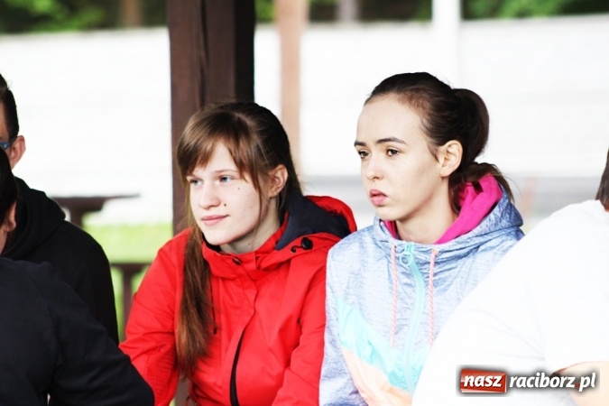 Zdjęcie w galerii na portalu naszraciborz.pl: Deszczowe poszukiwanie Koziołka w Rudzie Kozielskiej  wiadomości z regionu