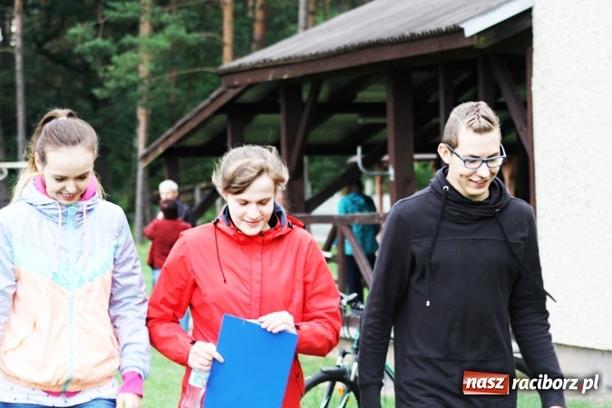 Zdjęcie w galerii na portalu naszraciborz.pl: Deszczowe poszukiwanie Koziołka w Rudzie Kozielskiej  wiadomości z regionu