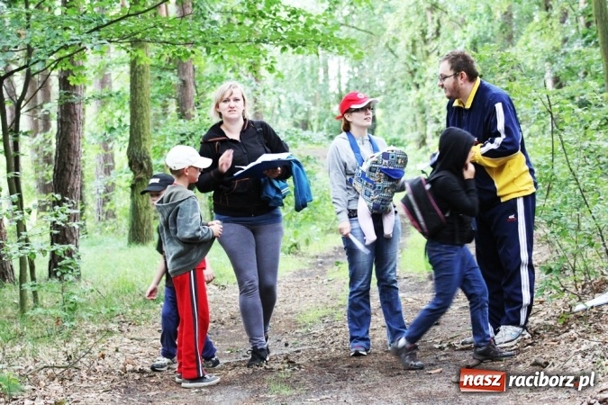 Zdjęcie w galerii na portalu naszraciborz.pl: Deszczowe poszukiwanie Koziołka w Rudzie Kozielskiej  wiadomości z regionu