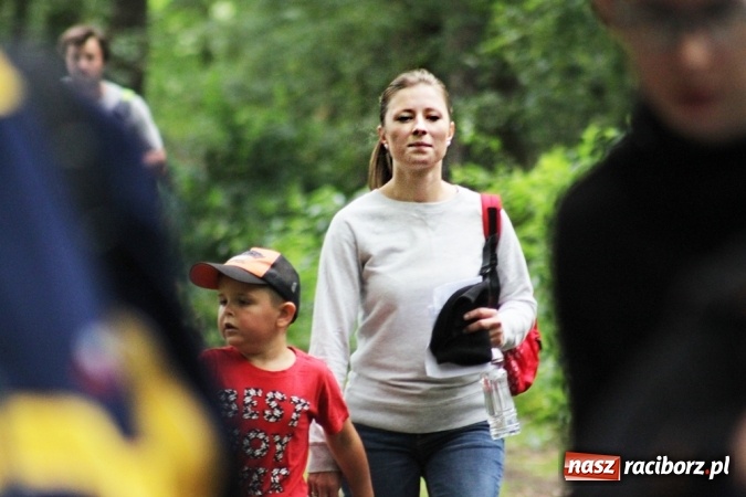 Zdjęcie w galerii na portalu naszraciborz.pl: Deszczowe poszukiwanie Koziołka w Rudzie Kozielskiej  wiadomości z regionu