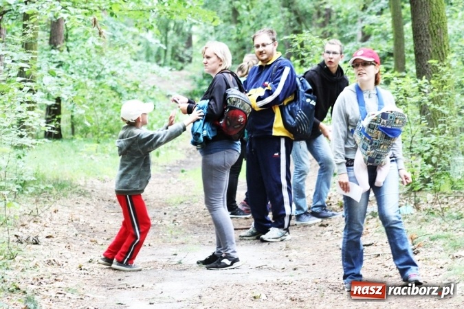 Zdjęcie w galerii na portalu naszraciborz.pl: Deszczowe poszukiwanie Koziołka w Rudzie Kozielskiej  wiadomości z regionu