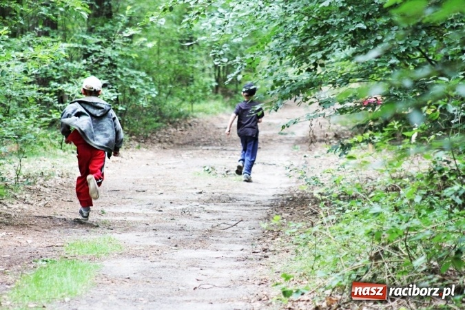 Zdjęcie w galerii na portalu naszraciborz.pl: Deszczowe poszukiwanie Koziołka w Rudzie Kozielskiej  wiadomości z regionu
