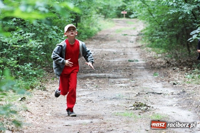 Zdjęcie w galerii na portalu naszraciborz.pl: Deszczowe poszukiwanie Koziołka w Rudzie Kozielskiej  wiadomości z regionu