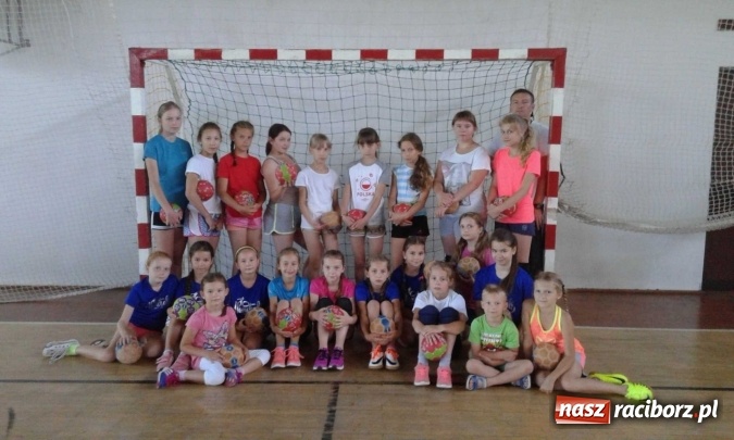 Zdjęcie w galerii na portalu naszraciborz.pl: Szczypiornistki z Pietrowic Wielkich na zgrupowaniu w Brennej  wiadomości z regionu