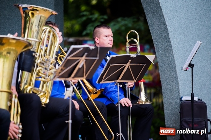 Zdjęcie w galerii na portalu naszraciborz.pl: Raciborska Orkiestra Dęta Plania zagrała w Parku Roth wiadomości z regionu