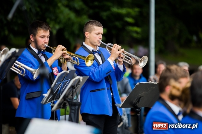Zdjęcie w galerii na portalu naszraciborz.pl: Raciborska Orkiestra Dęta Plania zagrała w Parku Roth wiadomości z regionu