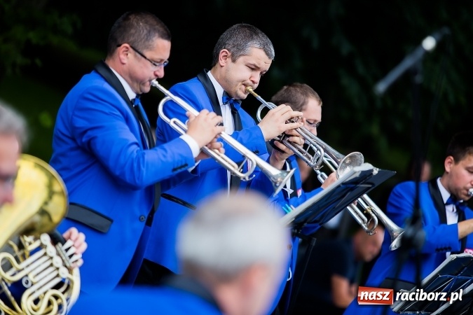 Zdjęcie w galerii na portalu naszraciborz.pl: Raciborska Orkiestra Dęta Plania zagrała w Parku Roth wiadomości z regionu