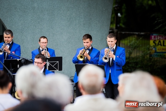Zdjęcie w galerii na portalu naszraciborz.pl: Raciborska Orkiestra Dęta Plania zagrała w Parku Roth wiadomości z regionu