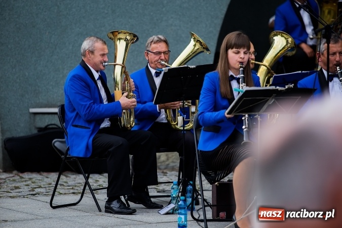 Zdjęcie w galerii na portalu naszraciborz.pl: Raciborska Orkiestra Dęta Plania zagrała w Parku Roth wiadomości z regionu