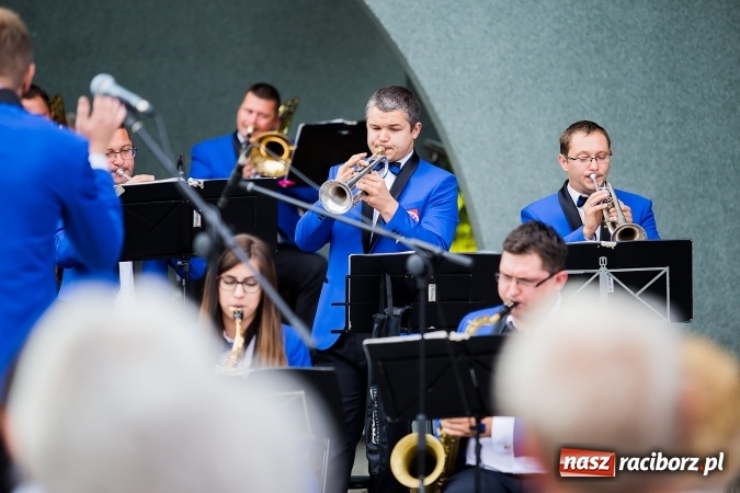 Zdjęcie w galerii na portalu naszraciborz.pl: Raciborska Orkiestra Dęta Plania zagrała w Parku Roth wiadomości z regionu