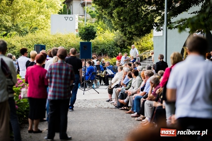 Zdjęcie w galerii na portalu naszraciborz.pl: Raciborska Orkiestra Dęta Plania zagrała w Parku Roth wiadomości z regionu
