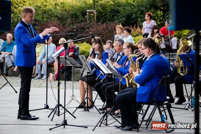 Zdjęcie w galerii na portalu naszraciborz.pl: Raciborska Orkiestra Dęta Plania zagrała w Parku Roth wiadomości z regionu