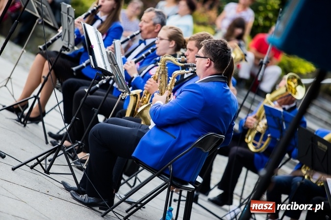 Zdjęcie w galerii na portalu naszraciborz.pl: Raciborska Orkiestra Dęta Plania zagrała w Parku Roth wiadomości z regionu