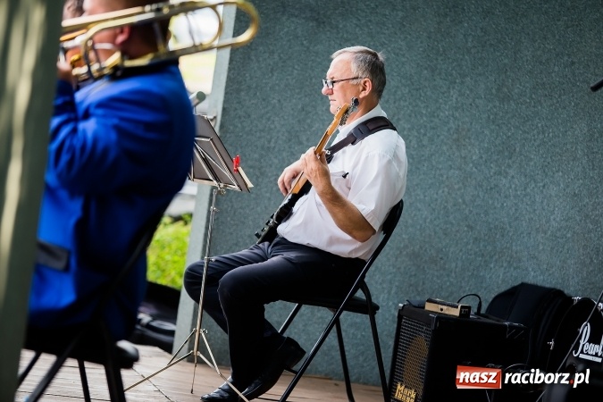 Zdjęcie w galerii na portalu naszraciborz.pl: Raciborska Orkiestra Dęta Plania zagrała w Parku Roth wiadomości z regionu