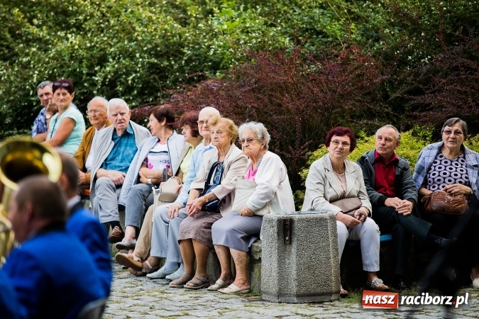 Zdjęcie w galerii na portalu naszraciborz.pl: Raciborska Orkiestra Dęta Plania zagrała w Parku Roth wiadomości z regionu