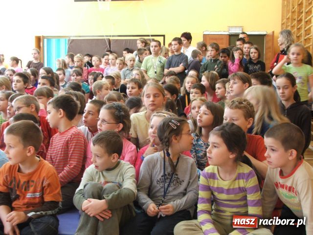 Zdjęcie w galerii na portalu naszraciborz.pl: Stanisław Kmiecik spotkał się z uczniami „Trzynastki”  wiadomości z regionu