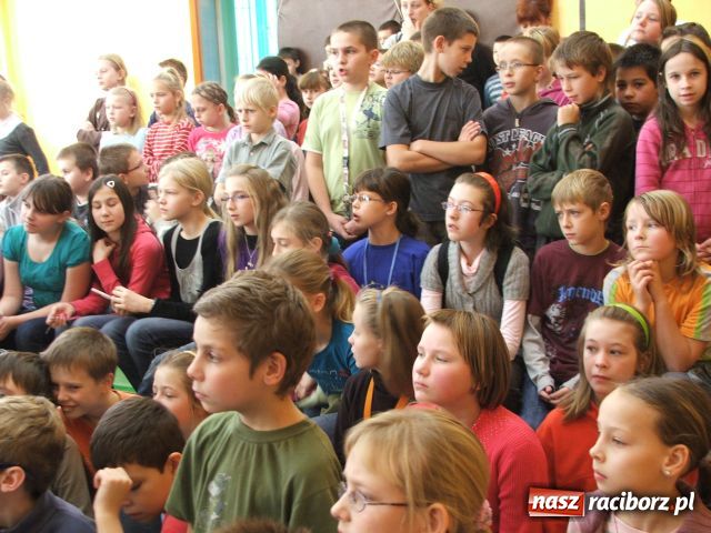 Zdjęcie w galerii na portalu naszraciborz.pl: Stanisław Kmiecik spotkał się z uczniami „Trzynastki”  wiadomości z regionu