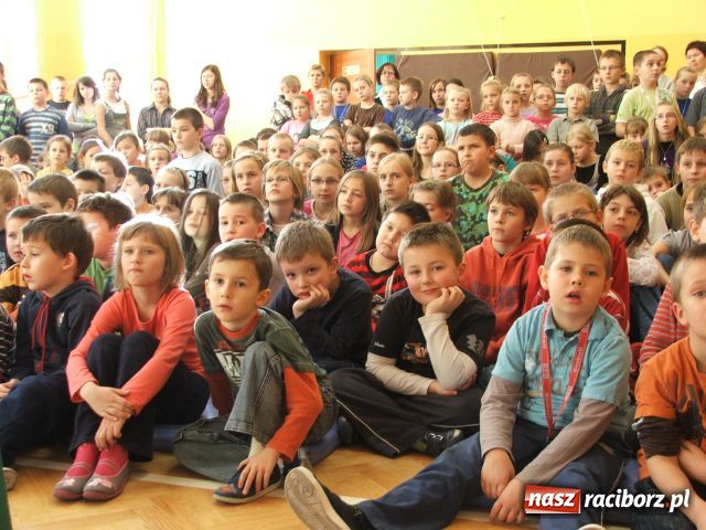 Zdjęcie w galerii na portalu naszraciborz.pl: Stanisław Kmiecik spotkał się z uczniami „Trzynastki”  wiadomości z regionu