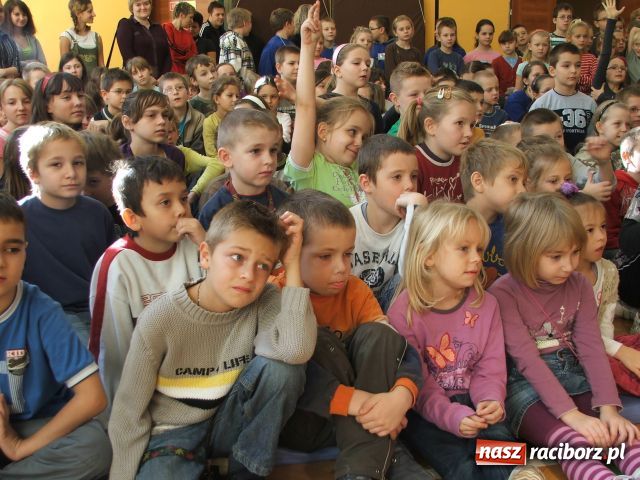 Zdjęcie w galerii na portalu naszraciborz.pl: Stanisław Kmiecik spotkał się z uczniami „Trzynastki”  wiadomości z regionu