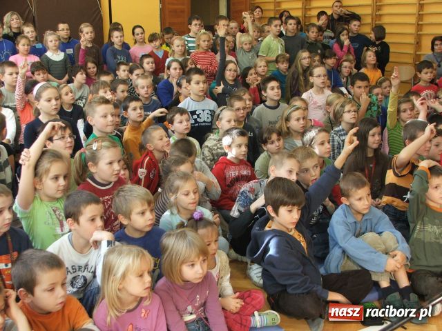 Zdjęcie w galerii na portalu naszraciborz.pl: Stanisław Kmiecik spotkał się z uczniami „Trzynastki”  wiadomości z regionu