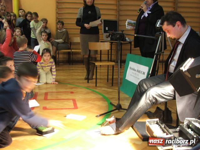 Zdjęcie w galerii na portalu naszraciborz.pl: Stanisław Kmiecik spotkał się z uczniami „Trzynastki”  wiadomości z regionu