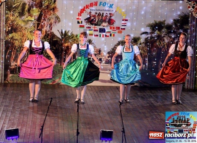 Zdjęcie w galerii na portalu naszraciborz.pl: Tancerze promowali gminę Nędza na festiwalu w Bułgarii wiadomości z regionu