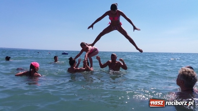 Zdjęcie w galerii na portalu naszraciborz.pl: Tancerze promowali gminę Nędza na festiwalu w Bułgarii wiadomości z regionu