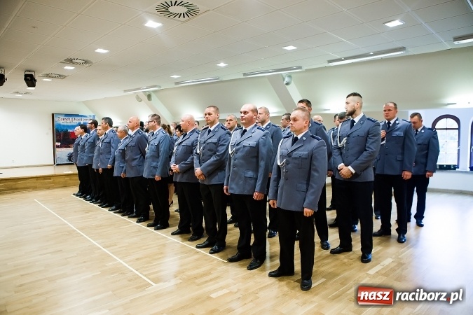 Zdjęcie w galerii na portalu naszraciborz.pl: Raciborskie obchody Święta Policji na zamku. 70 funkcjonariuszy z awansami wiadomości z regionu