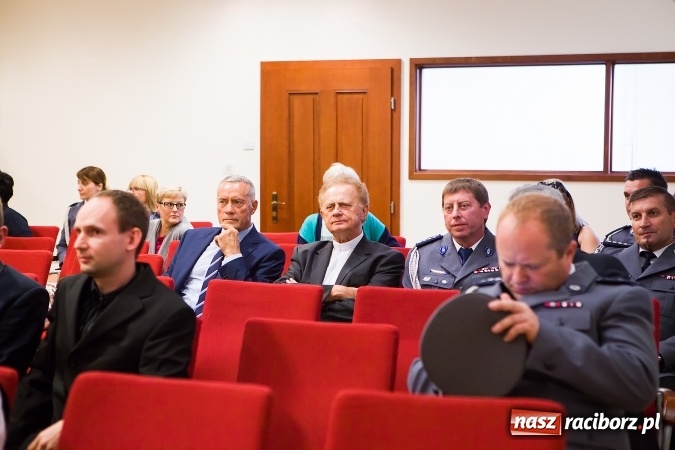 Zdjęcie w galerii na portalu naszraciborz.pl: Raciborskie obchody Święta Policji na zamku. 70 funkcjonariuszy z awansami wiadomości z regionu