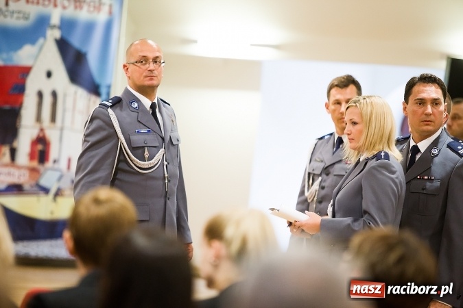 Zdjęcie w galerii na portalu naszraciborz.pl: Raciborskie obchody Święta Policji na zamku. 70 funkcjonariuszy z awansami wiadomości z regionu
