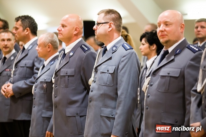 Zdjęcie w galerii na portalu naszraciborz.pl: Raciborskie obchody Święta Policji na zamku. 70 funkcjonariuszy z awansami wiadomości z regionu