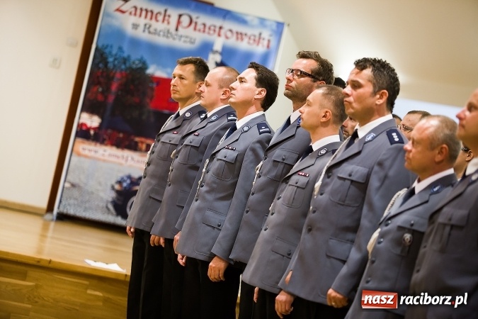 Zdjęcie w galerii na portalu naszraciborz.pl: Raciborskie obchody Święta Policji na zamku. 70 funkcjonariuszy z awansami wiadomości z regionu