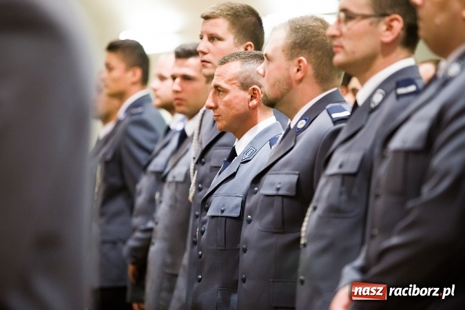 Zdjęcie w galerii na portalu naszraciborz.pl: Raciborskie obchody Święta Policji na zamku. 70 funkcjonariuszy z awansami wiadomości z regionu