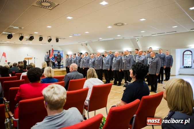 Zdjęcie w galerii na portalu naszraciborz.pl: Raciborskie obchody Święta Policji na zamku. 70 funkcjonariuszy z awansami wiadomości z regionu