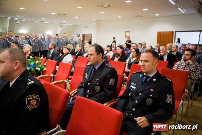 Zdjęcie w galerii na portalu naszraciborz.pl: Raciborskie obchody Święta Policji na zamku. 70 funkcjonariuszy z awansami wiadomości z regionu