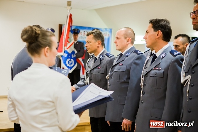 Zdjęcie w galerii na portalu naszraciborz.pl: Raciborskie obchody Święta Policji na zamku. 70 funkcjonariuszy z awansami wiadomości z regionu