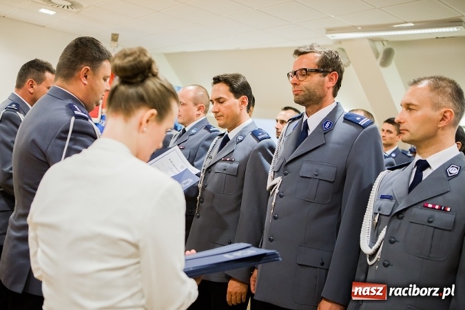 Zdjęcie w galerii na portalu naszraciborz.pl: Raciborskie obchody Święta Policji na zamku. 70 funkcjonariuszy z awansami wiadomości z regionu