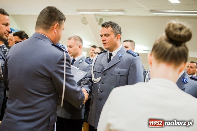 Zdjęcie w galerii na portalu naszraciborz.pl: Raciborskie obchody Święta Policji na zamku. 70 funkcjonariuszy z awansami wiadomości z regionu