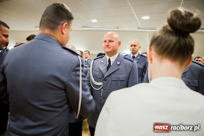 Zdjęcie w galerii na portalu naszraciborz.pl: Raciborskie obchody Święta Policji na zamku. 70 funkcjonariuszy z awansami wiadomości z regionu