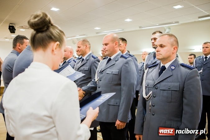 Zdjęcie w galerii na portalu naszraciborz.pl: Raciborskie obchody Święta Policji na zamku. 70 funkcjonariuszy z awansami wiadomości z regionu