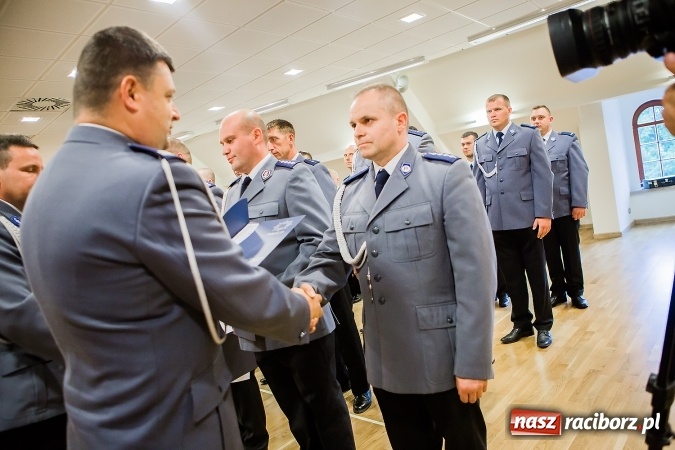 Zdjęcie w galerii na portalu naszraciborz.pl: Raciborskie obchody Święta Policji na zamku. 70 funkcjonariuszy z awansami wiadomości z regionu