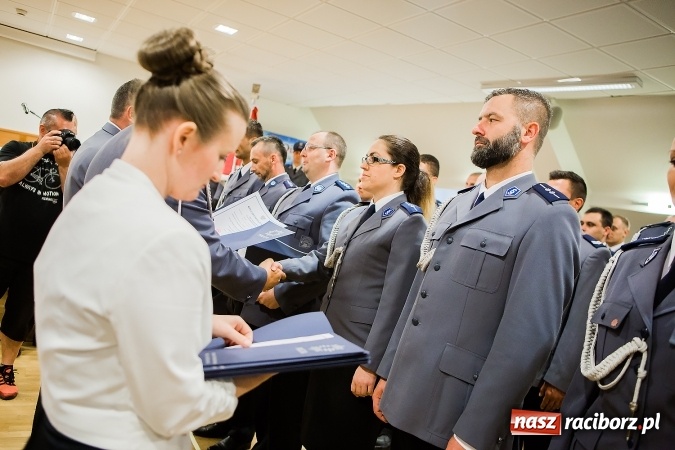 Zdjęcie w galerii na portalu naszraciborz.pl: Raciborskie obchody Święta Policji na zamku. 70 funkcjonariuszy z awansami wiadomości z regionu