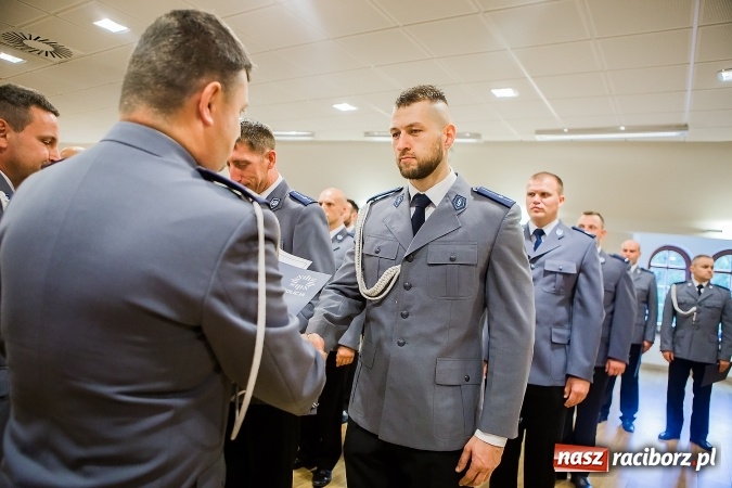 Zdjęcie w galerii na portalu naszraciborz.pl: Raciborskie obchody Święta Policji na zamku. 70 funkcjonariuszy z awansami wiadomości z regionu