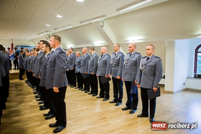 Zdjęcie w galerii na portalu naszraciborz.pl: Raciborskie obchody Święta Policji na zamku. 70 funkcjonariuszy z awansami wiadomości z regionu