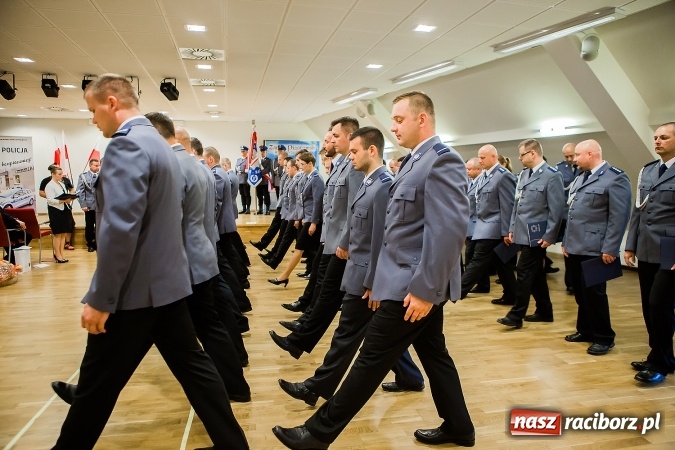 Zdjęcie w galerii na portalu naszraciborz.pl: Raciborskie obchody Święta Policji na zamku. 70 funkcjonariuszy z awansami wiadomości z regionu