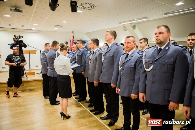 Zdjęcie w galerii na portalu naszraciborz.pl: Raciborskie obchody Święta Policji na zamku. 70 funkcjonariuszy z awansami wiadomości z regionu